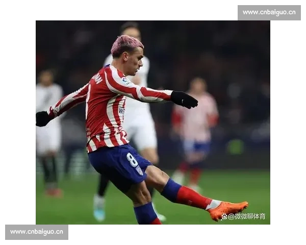 全球顶级联赛最新战况解析 曼联巴萨进退维谷 法甲豪门再创新纪录